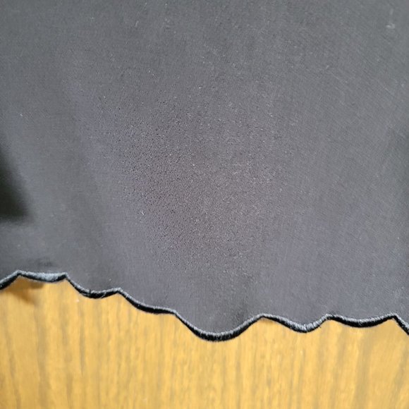 Lovely Ann Taylor Tulip Sleeve Blouse Size Medium Scalloped Hem - Picture 5 of 8